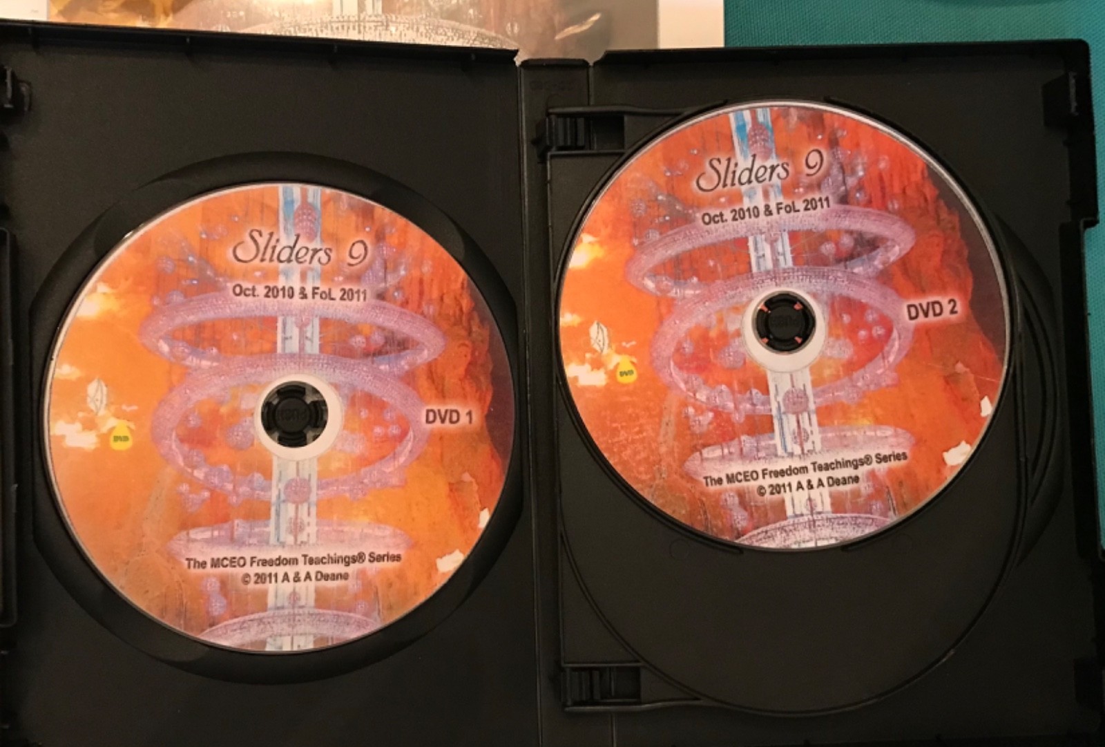 VOYAGERS, ASHAYANA DEANE, Sliders 9 DVD’S, Complet4 Discs) & Booklet, 36 Pages