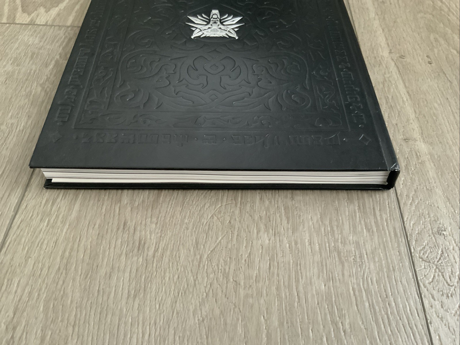 The Witcher 2 Assassins of Kings Collector’s Edition Dark Artbook
