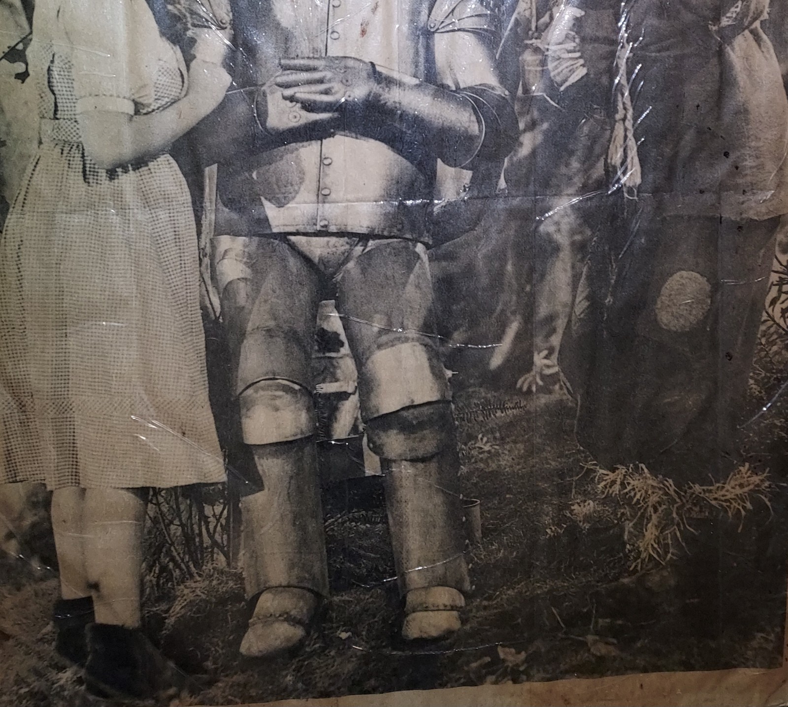WIZARD OF OZ Very Old Newspaper Pic Mounted on Cardboard Laminated 17.5×23″ Good