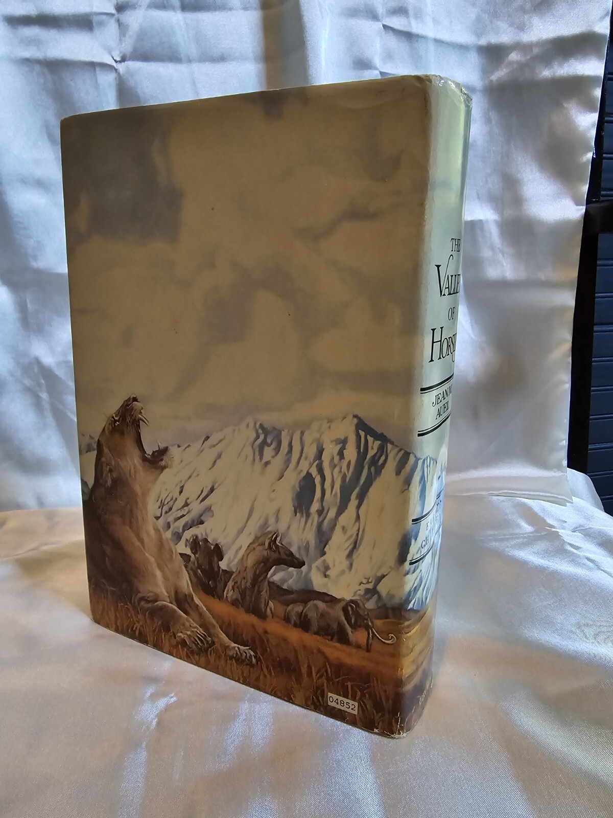 Earth’s Children Ser.: The Valley of Horses by Jean M. Auel (1982, Hardcover)