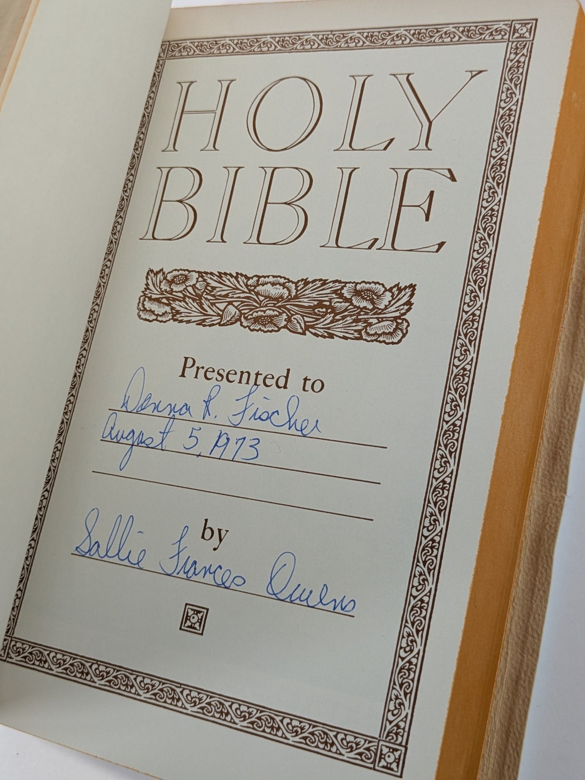 ✝️Holy Bible Self-Pronouncing Illustrated White Cover KJV World Publishing 70’s?