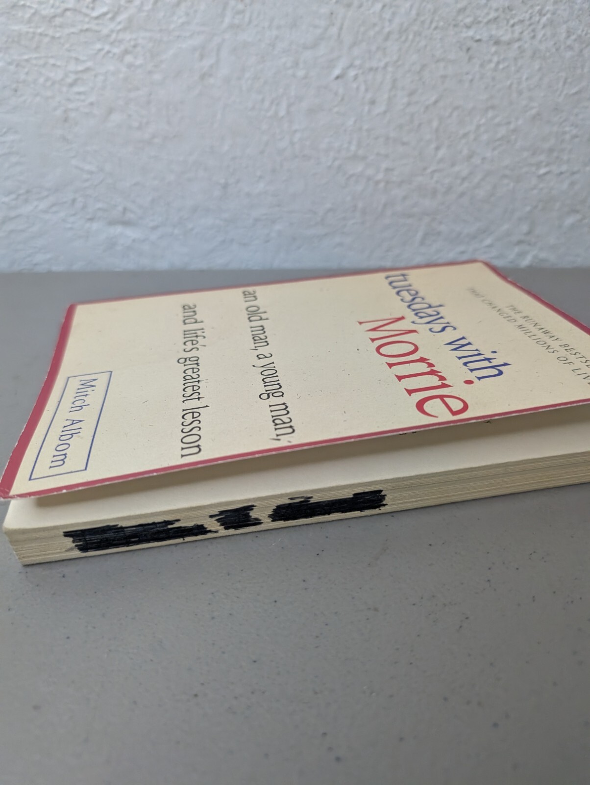 Tuesdays with Morrie by Mitch Alboom (Trade Paperback)