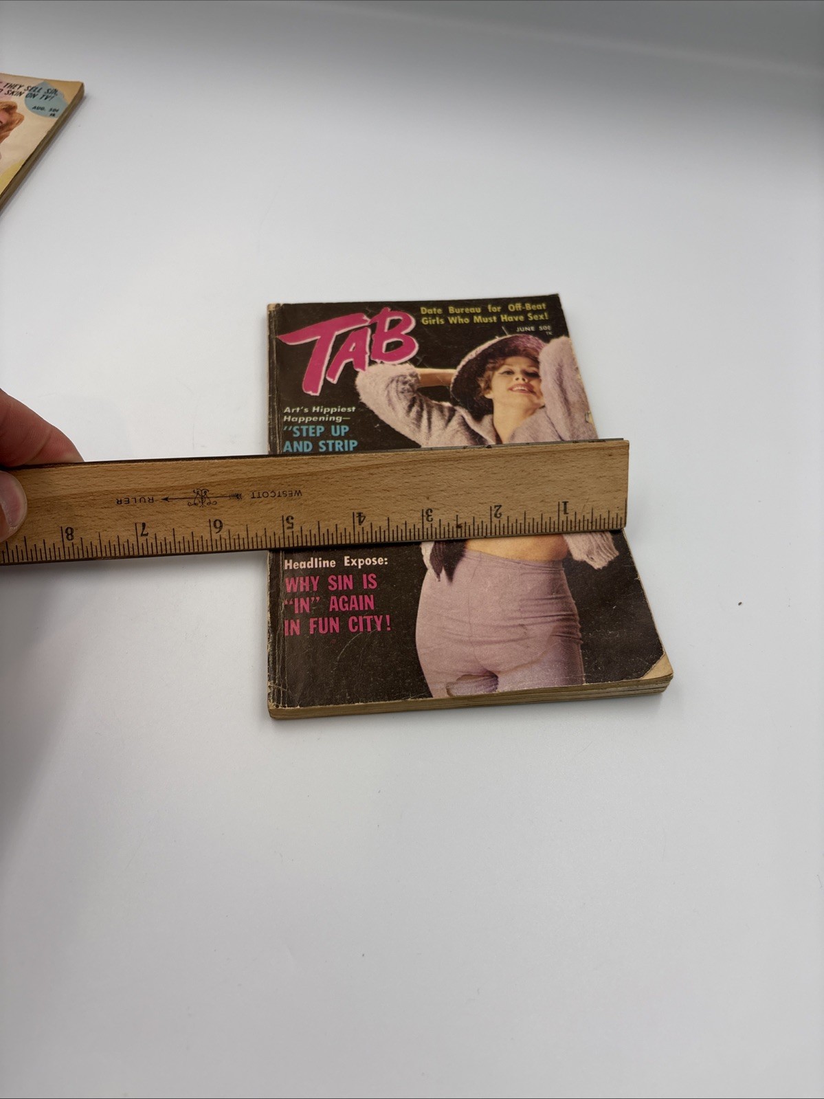 TAB „THE POCKET PICTURE MAGAZINE“ June 1968 VINTAGE EROTIC BOOK
