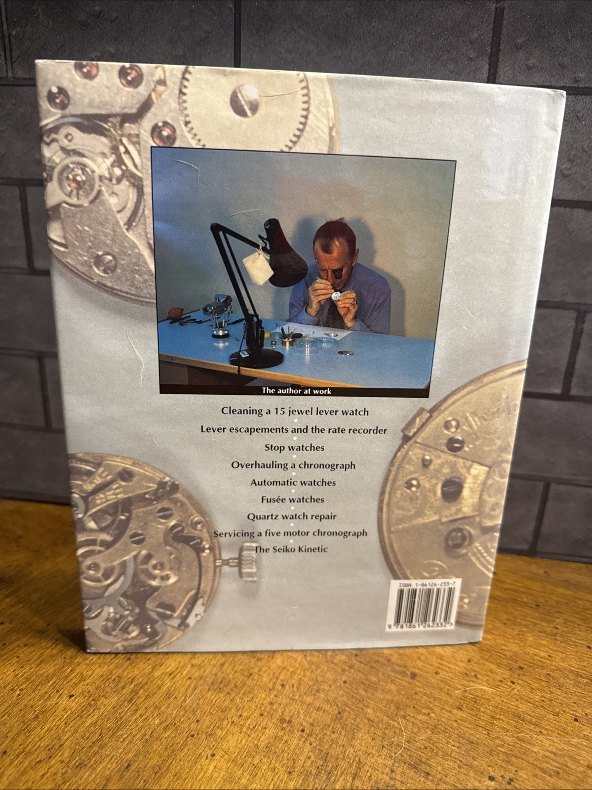 MECHANICAL and QUARTZ WATCH REPAIR by Mick Watters FBHI (1999) Crowd Press