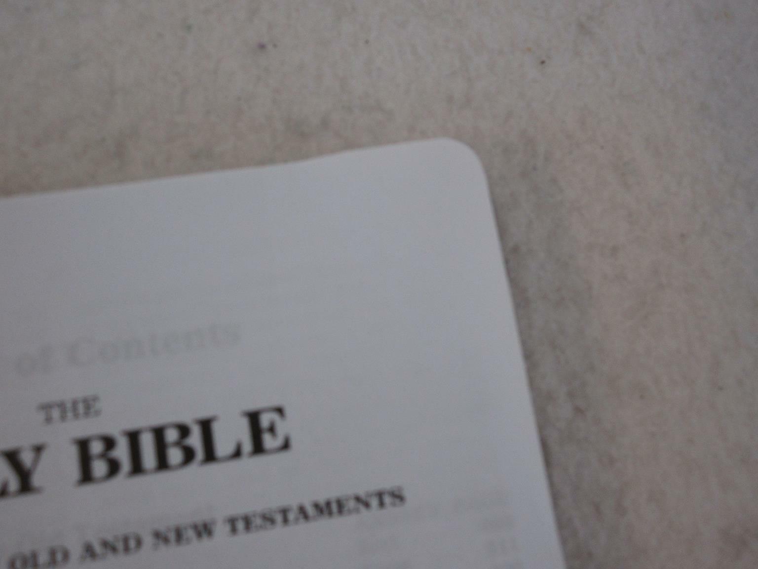 THE HOLY BIBLE NKJV Super Giant Print Edition 2013 Thomas Nelson Faux Leather
