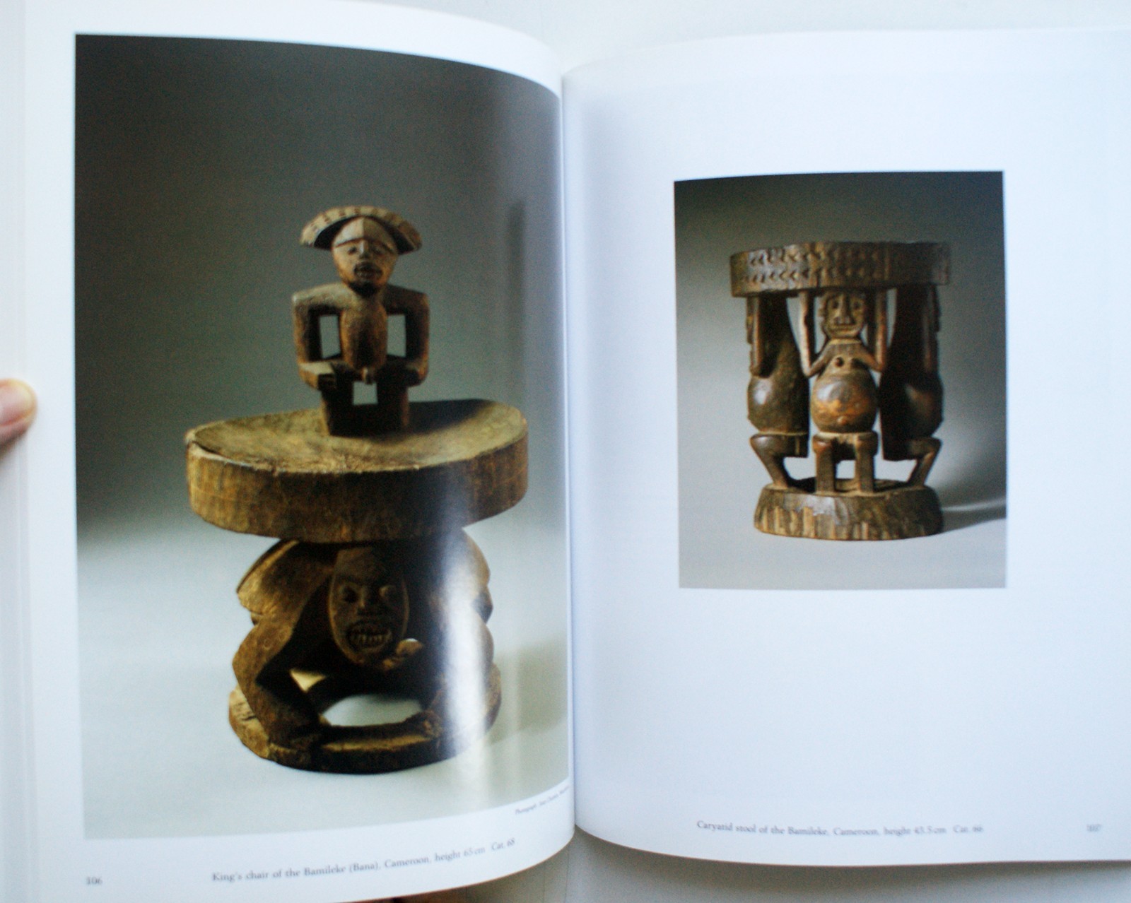 AFRICAN SEATS by Bocola , Schneebeli 2004 PB Prestel Verlag [361]