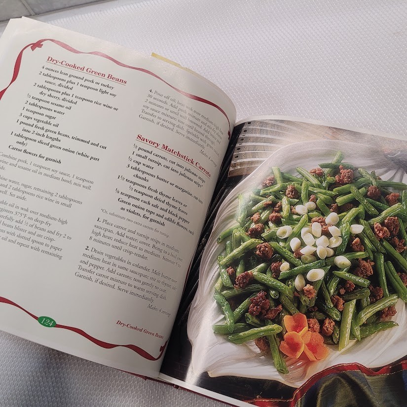 Christmas Cookbook Country Recipes LARGE Hardcover Dinners Desserts Holidays