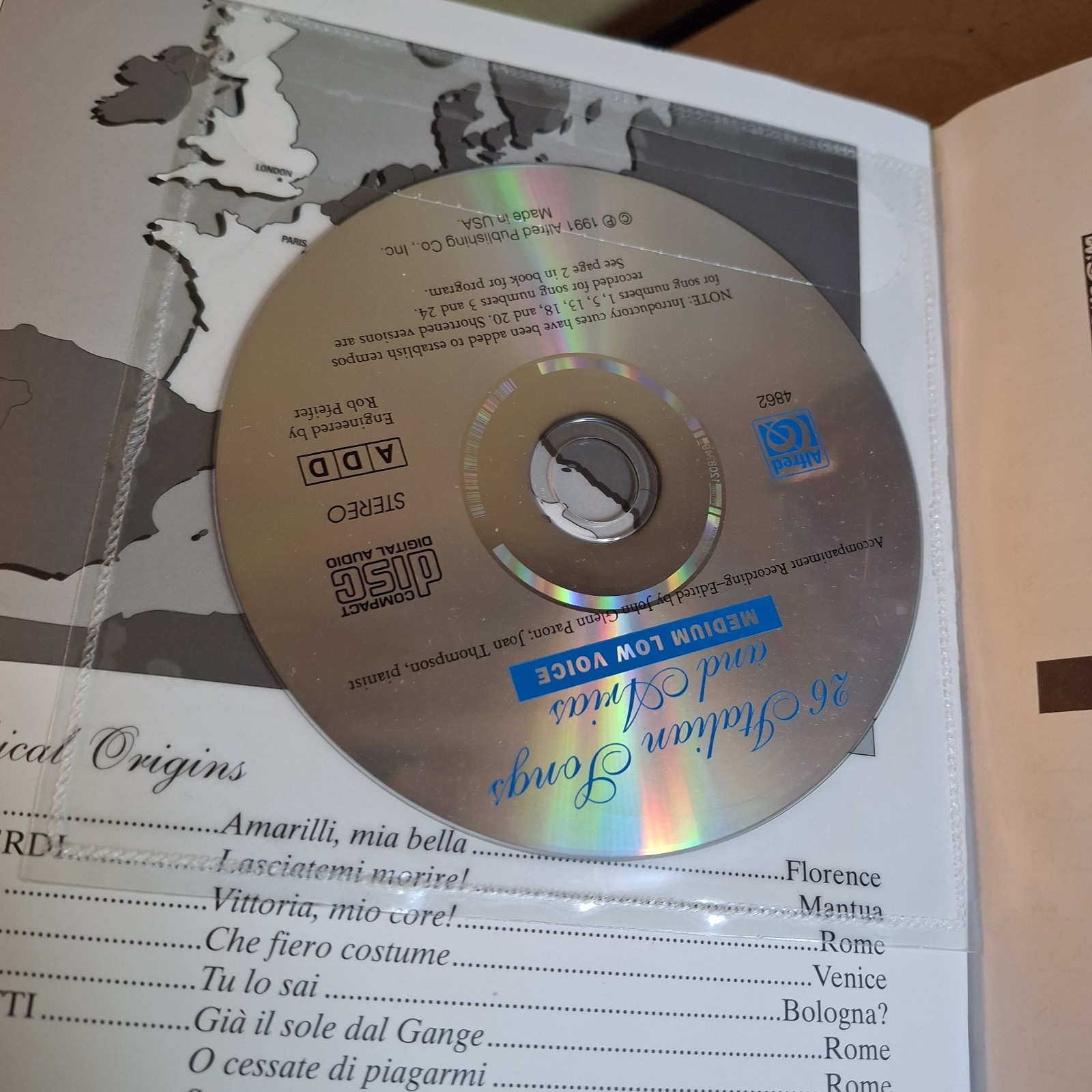 26 Italian Songs and Arias : Medium Low Voice, Book and CD Paperb
