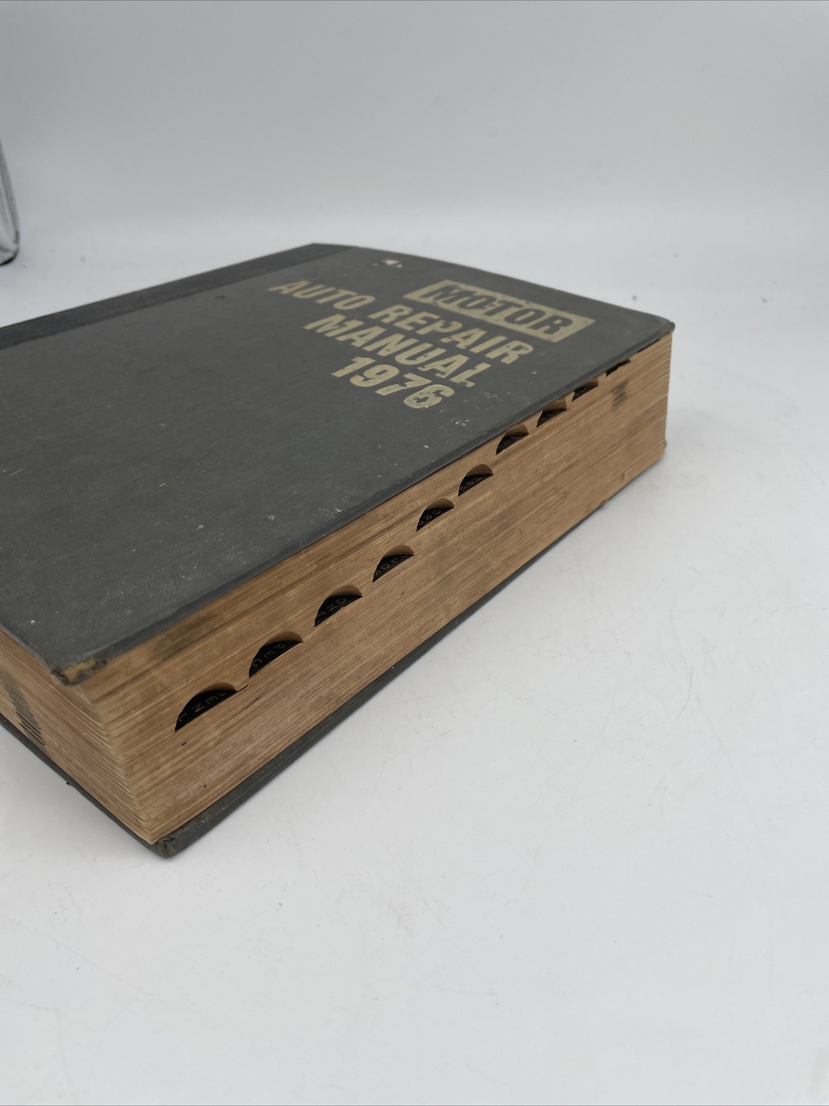 Motor Auto Repair Manual 1976 39th Edition First Printing Hardcover w/thumb-tabs