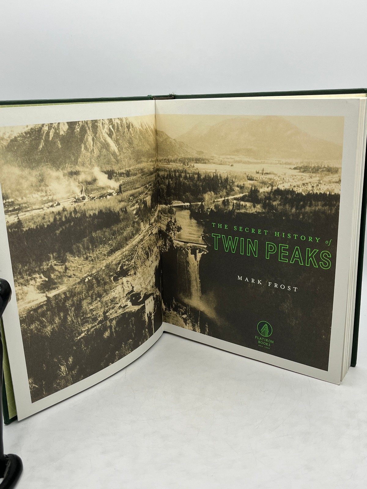 The Secret History of Twin Peaks – Mark Frost 2016 Flatiron Books 1st Printing