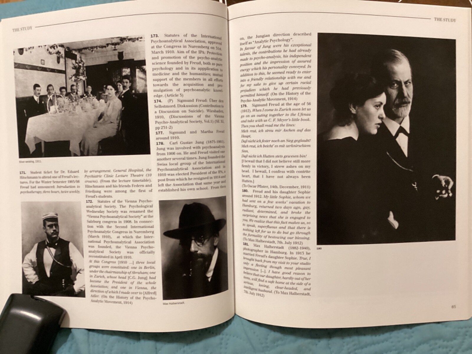 SIGMUND FREUD MUSEUM SOFTCOVER BOOK, 1994, 112 PAGES/FREE POSTAGE!!!