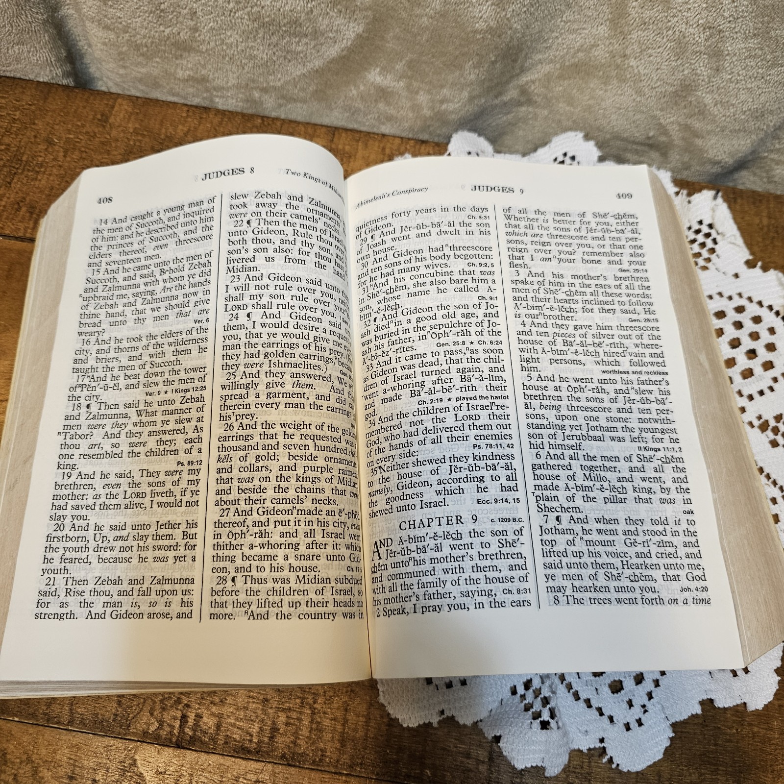 HOLY BIBLE Large Print REVELATION SEMINARS 1976 Paperback KJV