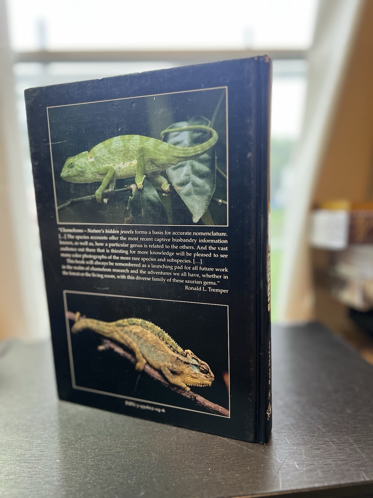 Chameleons : Nature’s Hidden Jewels by Petr Necas (Hardcover) First Edition S2