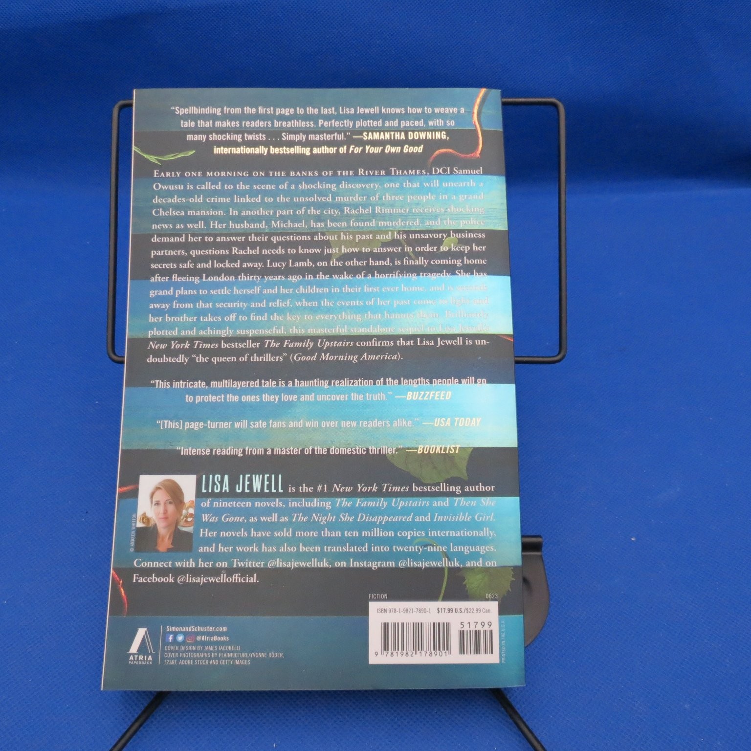 The Family Remains Lisa Jewell 2023 First Atria Paperback Mystery Thriller Simon