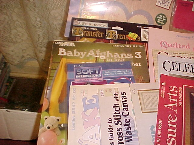12 DIF VINTAGE LEISURE CRAFT, IRON~ON TRANSFERS, AND MORE ACTIVITY BOOKS ****
