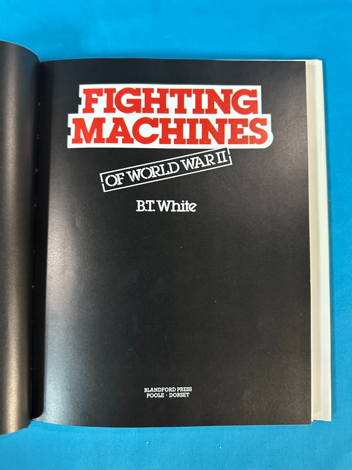 FIGHTING MACHINES OF WORLD WAR II, BT White, HC/DJ/127p/1984, Blandford Press