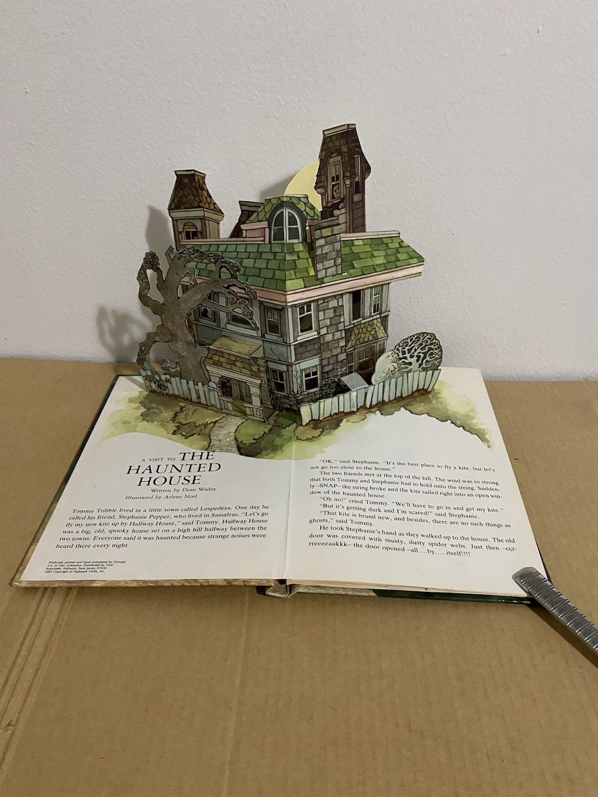 Vtg A Visit To The Haunted House Troll Pop-Up Book 1987 Hallmark Halloween