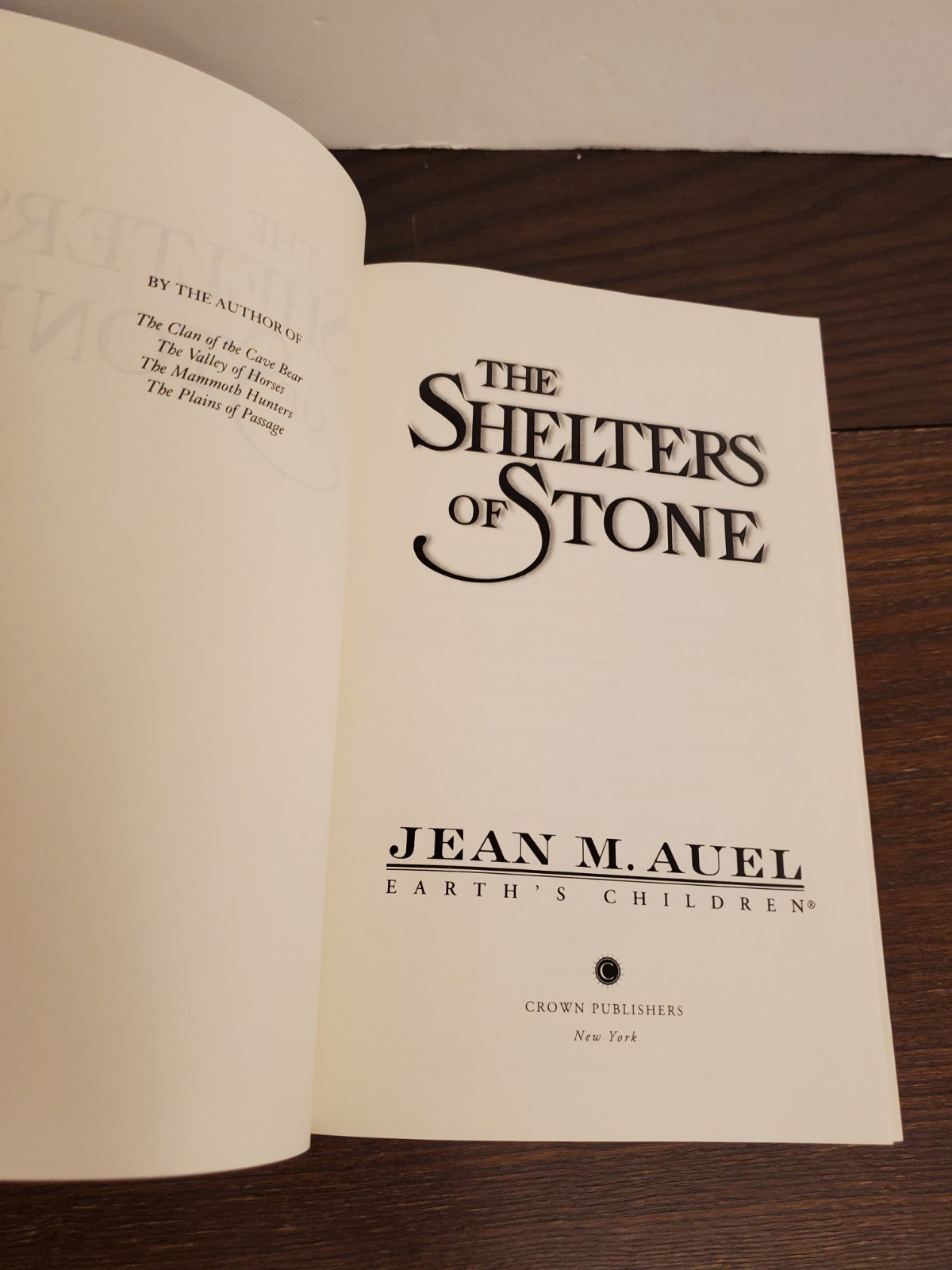The Shelters of Stone Earth’s Children 1st Edition by Jean M. Auel Hardcover NEW