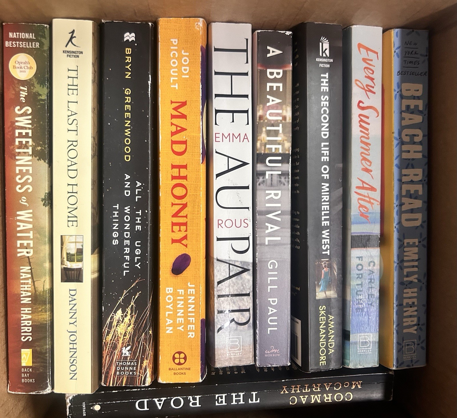 10 Book Lot drama, romance, suspense – Jodi Picoult, Emily Henry, Carley Fortune