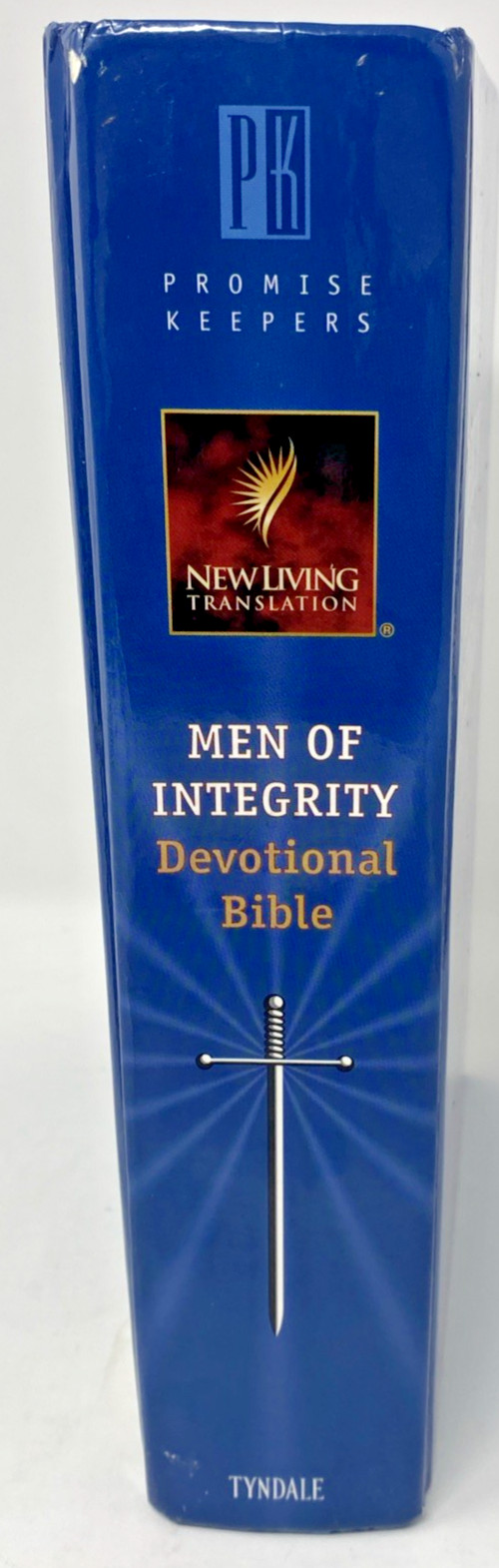 Men of Integrity Devotional Bible-Nlt by Tyndale House