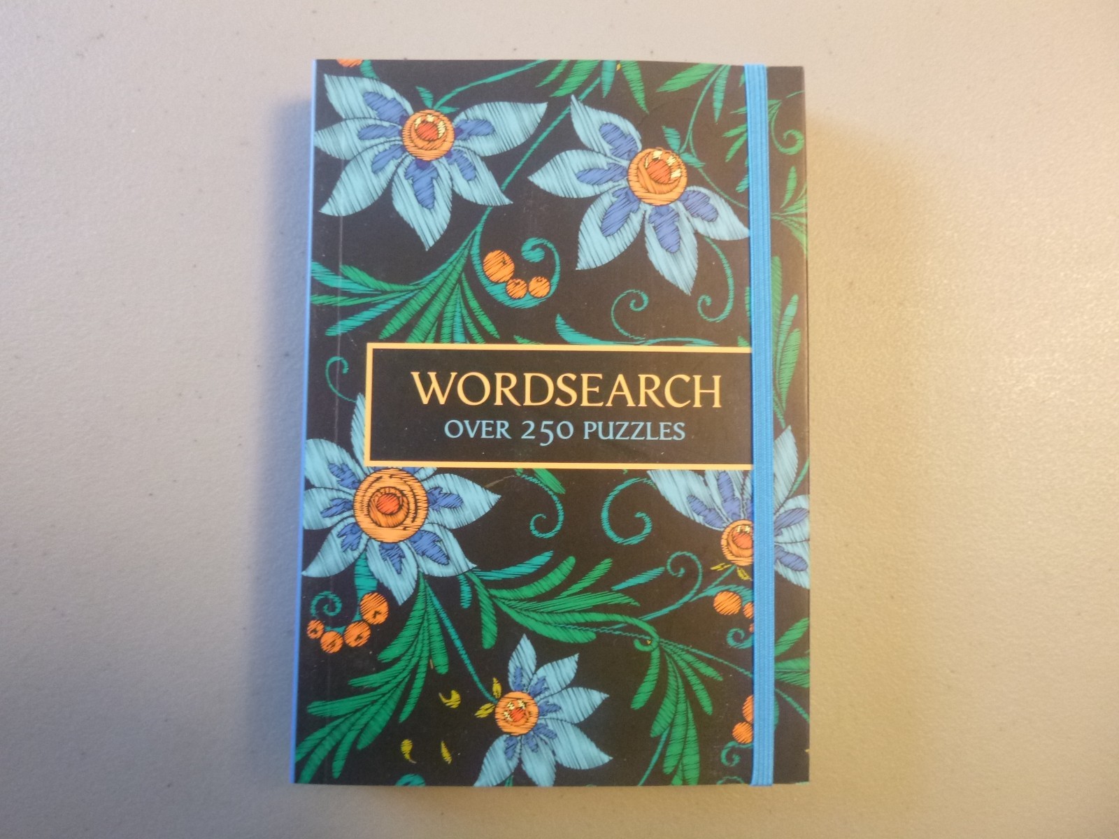 Wordsearch Book – Pocket size paperback – 269 puzzles and answers – NEW