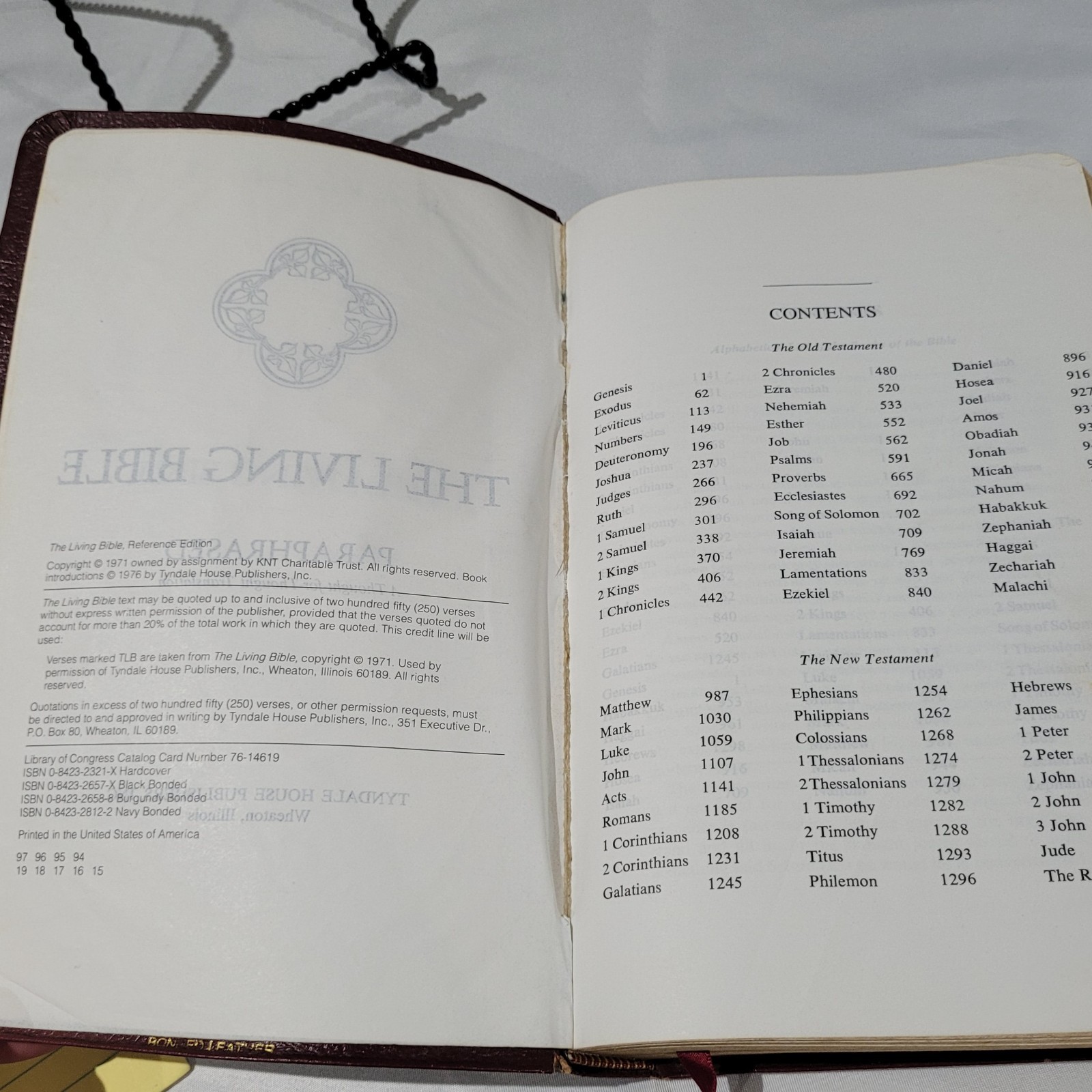 Tyndale THE LIVING BIBLE Reference Ed. Paraphrased Red Leather Bound – Nice!