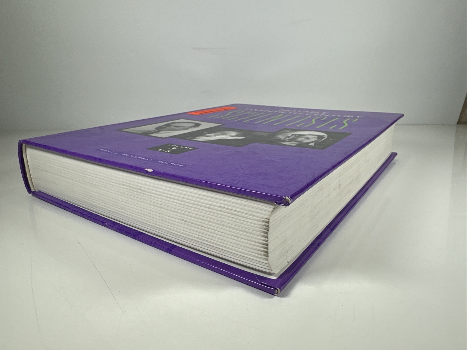 Notable Twentieth-Century Scientists McMurray, Emily J. 5 volumes.