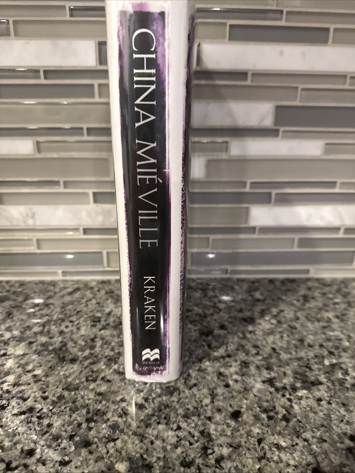 Kraken – China Miéville – Signed UK First Edition HCDJ New Weird Urban Fantasy