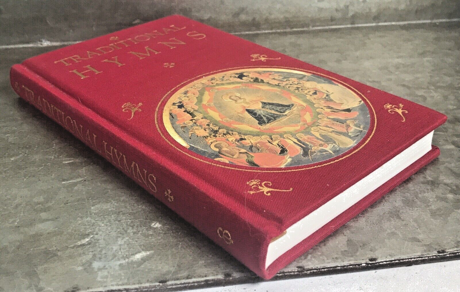 Traditional Hymns 1st by Ebury Press Printed Singapore Tien Wan Press HC LN Exc