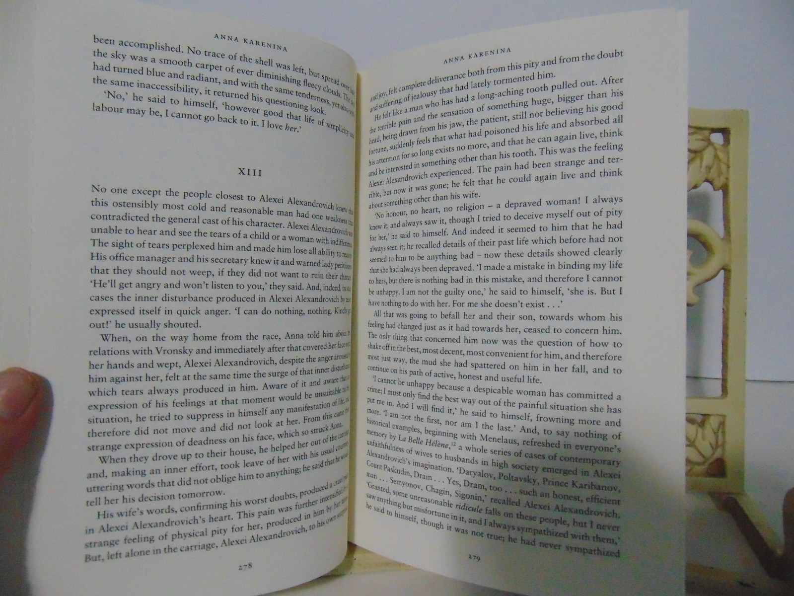 Anna Karenina (Penguin Classics Deluxe Edition) by Leo Tolstoy