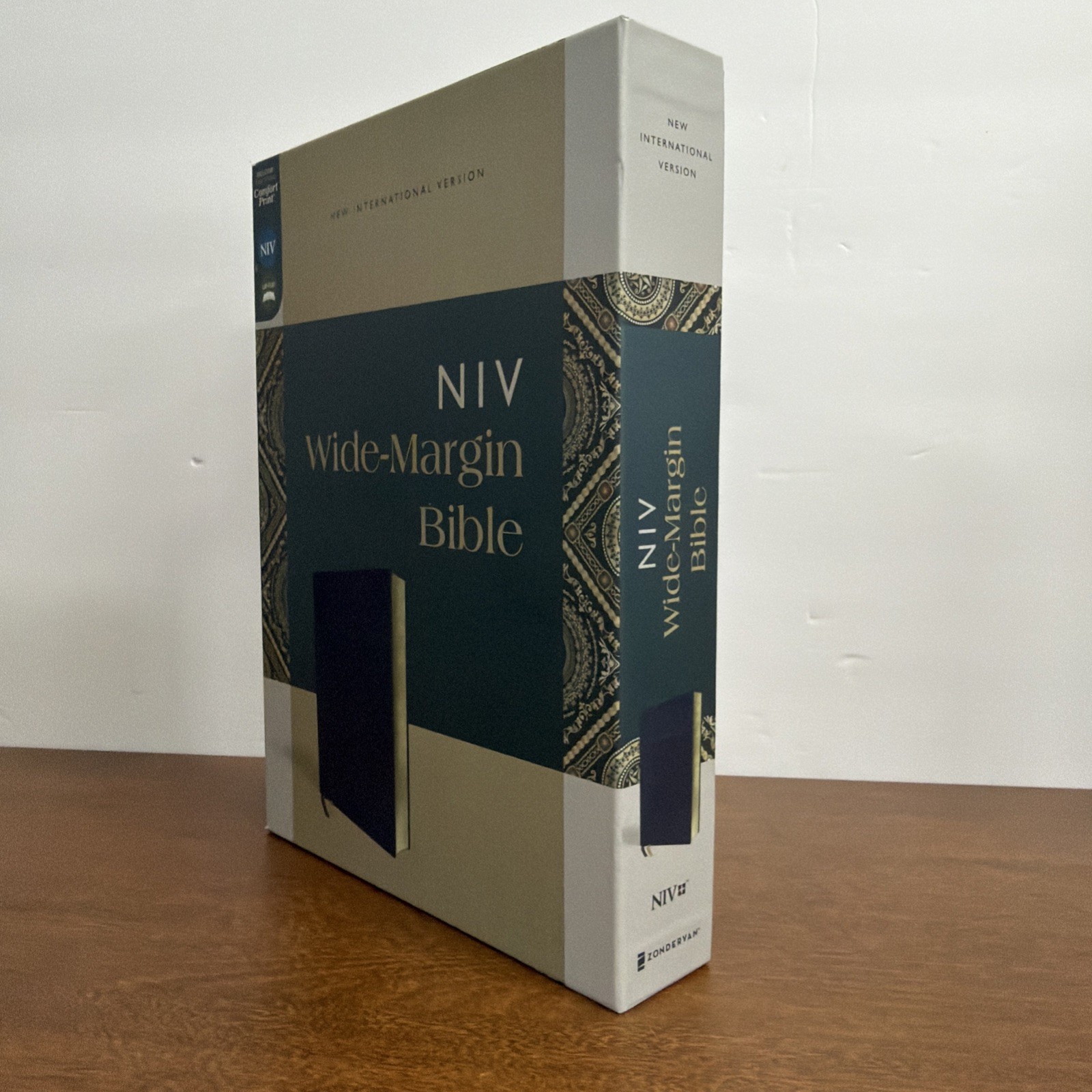 NIV, Wide Margin Bible (A Bible that Welcomes Note-Taking), Leathersoft, Navy