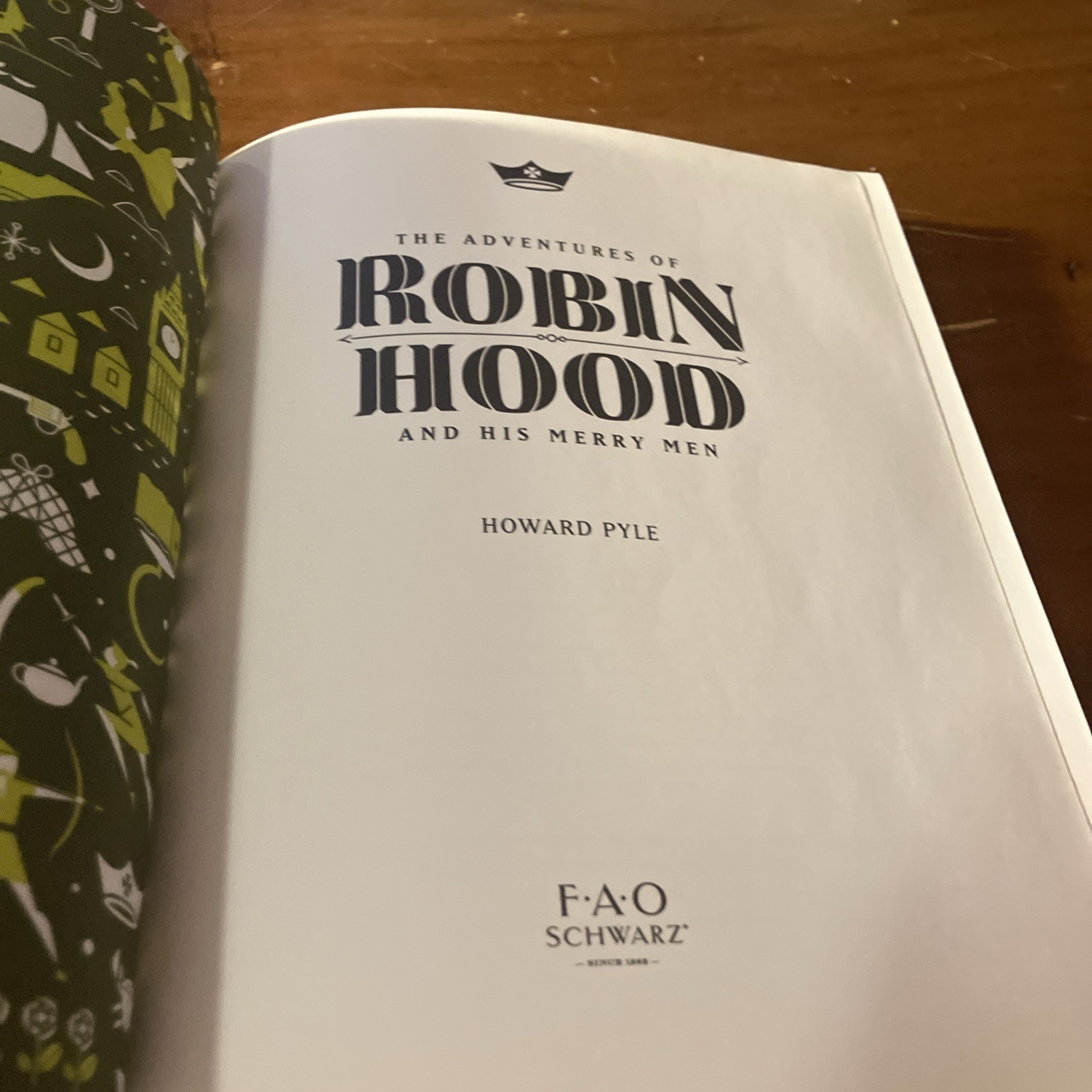 Robin Hood hardback book and box miscellaneous nice