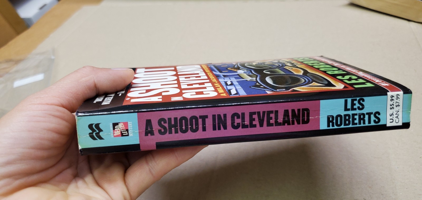 A Shoot in Cleveland By Les Roberts St. Martin’s Press 1999 Mystery Paperback