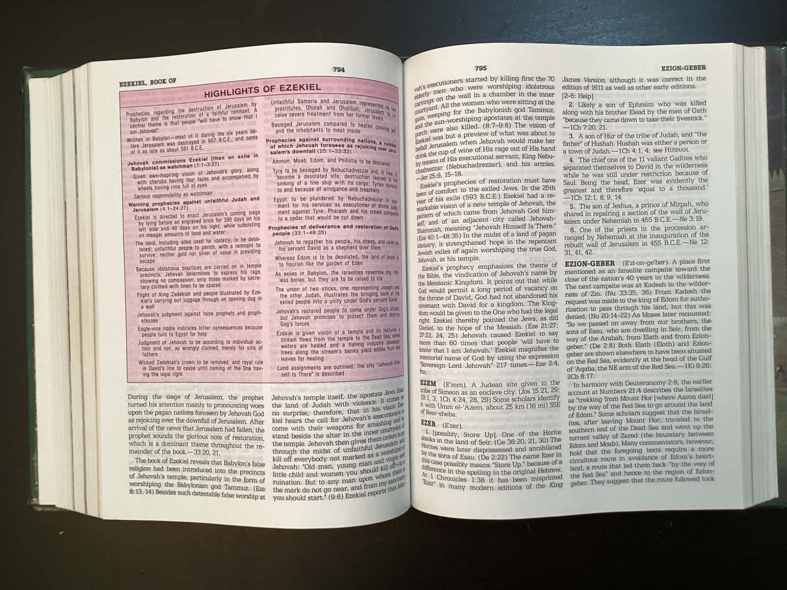 INSIGHT ON THE SCRIPTURES VOLUMES 1 &2 WATCHTOWER BIBLE & TRACT, HARDCOVER 1988