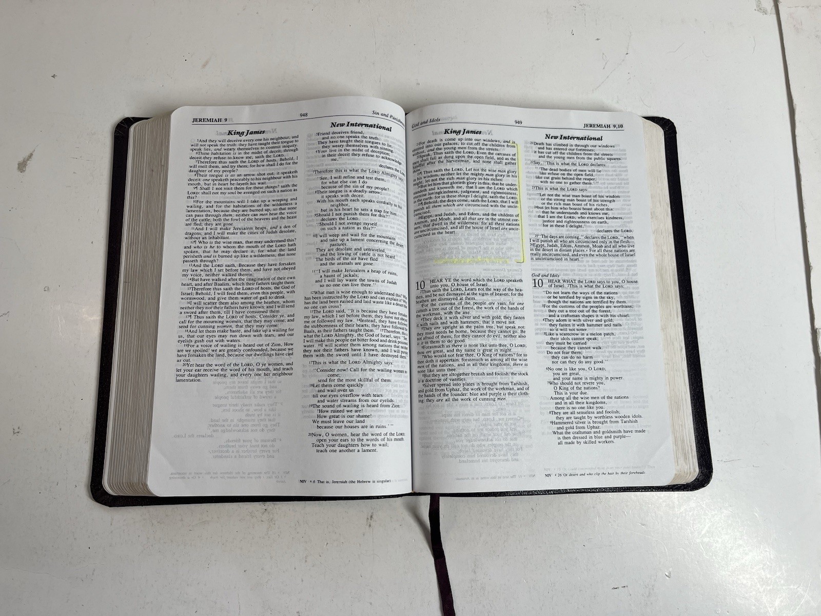 Zondervan 1985 NIV/KJV Parallel Bible Burgundy Bonded Leather (1984 NIV Text)