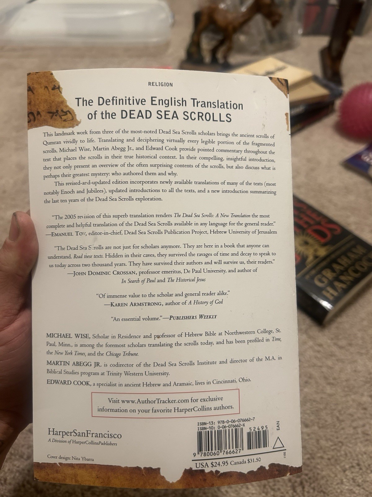 Dead Sea Scrolls : A New Translation by Michael O. Wise, Martin G. Abegg Jr. and