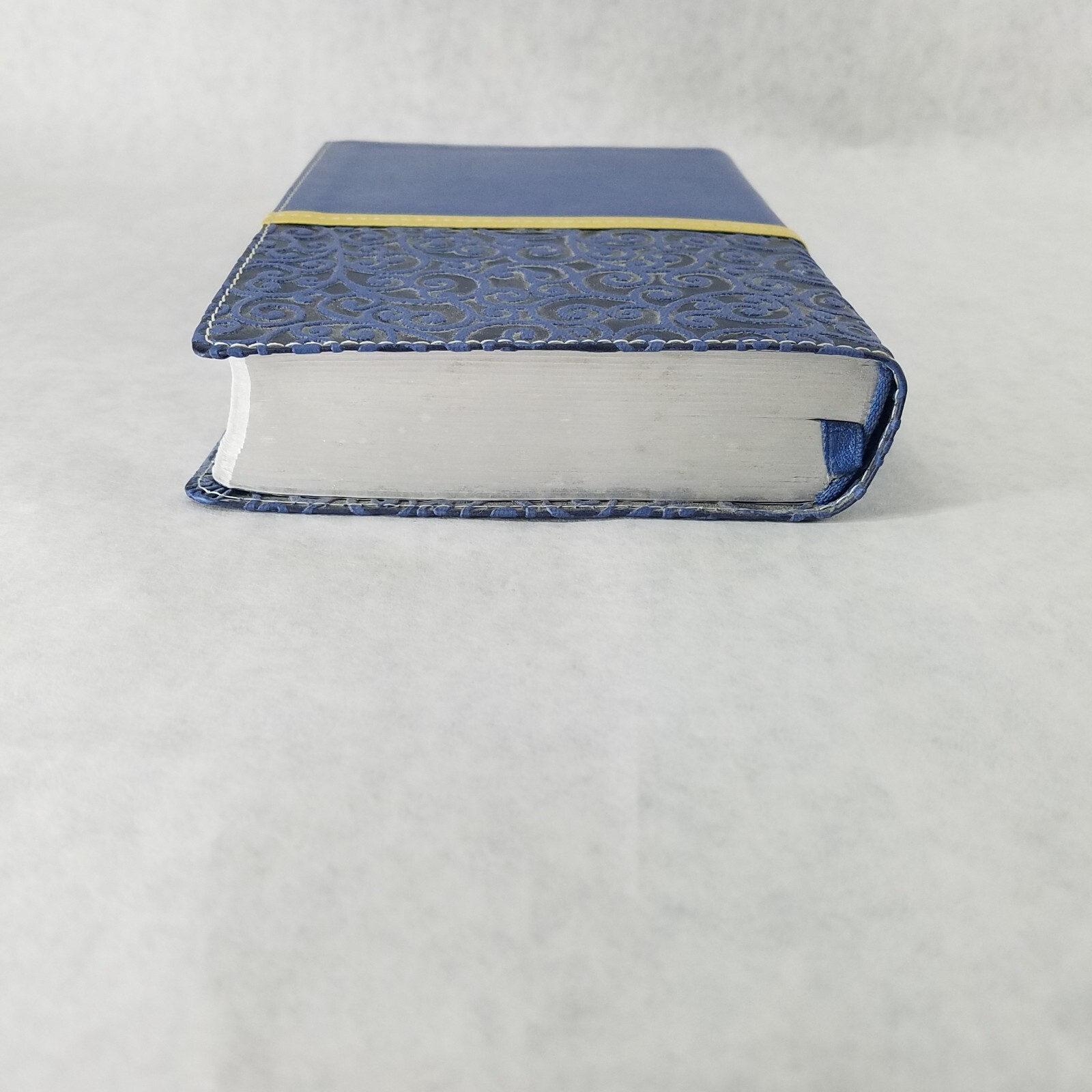 Women’s Devotional Bible by Zondervan Staff (2012, Blue Leather, Special)
