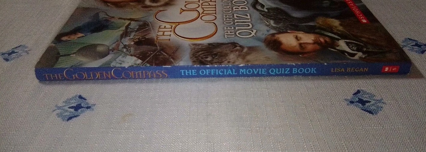 The Golden Compass Official Movie Quiz Book-Scholastic Paperback New Line_1st Ed