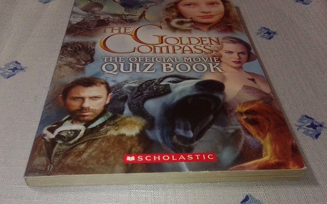 The Golden Compass Official Movie Quiz Book-Scholastic Paperback New Line_1st Ed