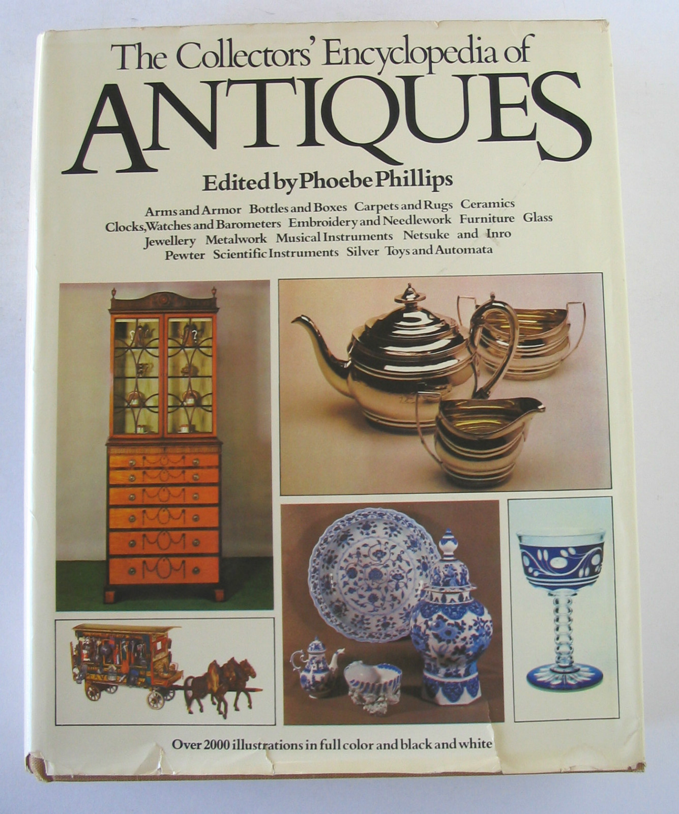 THE COLLECTORS‘ ENCYCLOPEDIA OF ANTIQUES PHOEBE PHILLIPS 704 PAGES 1976 HBDJ