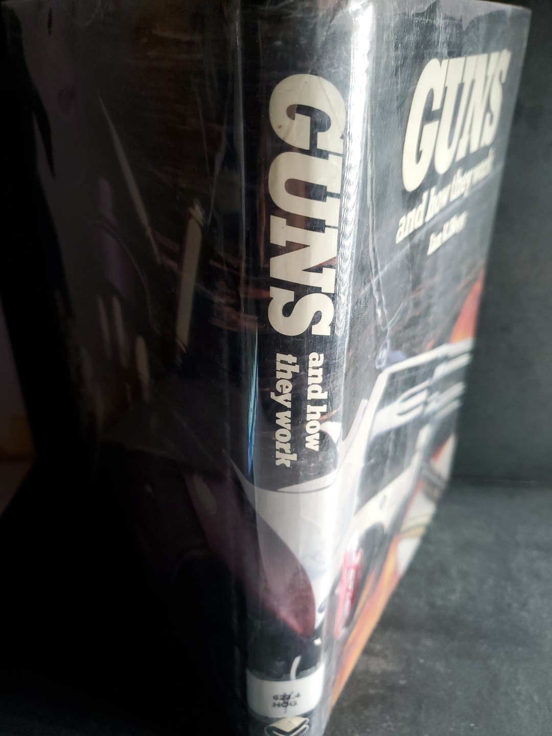 Guns and How They Work Ian V Hogg HC Illustrated Firearms Guide Book
