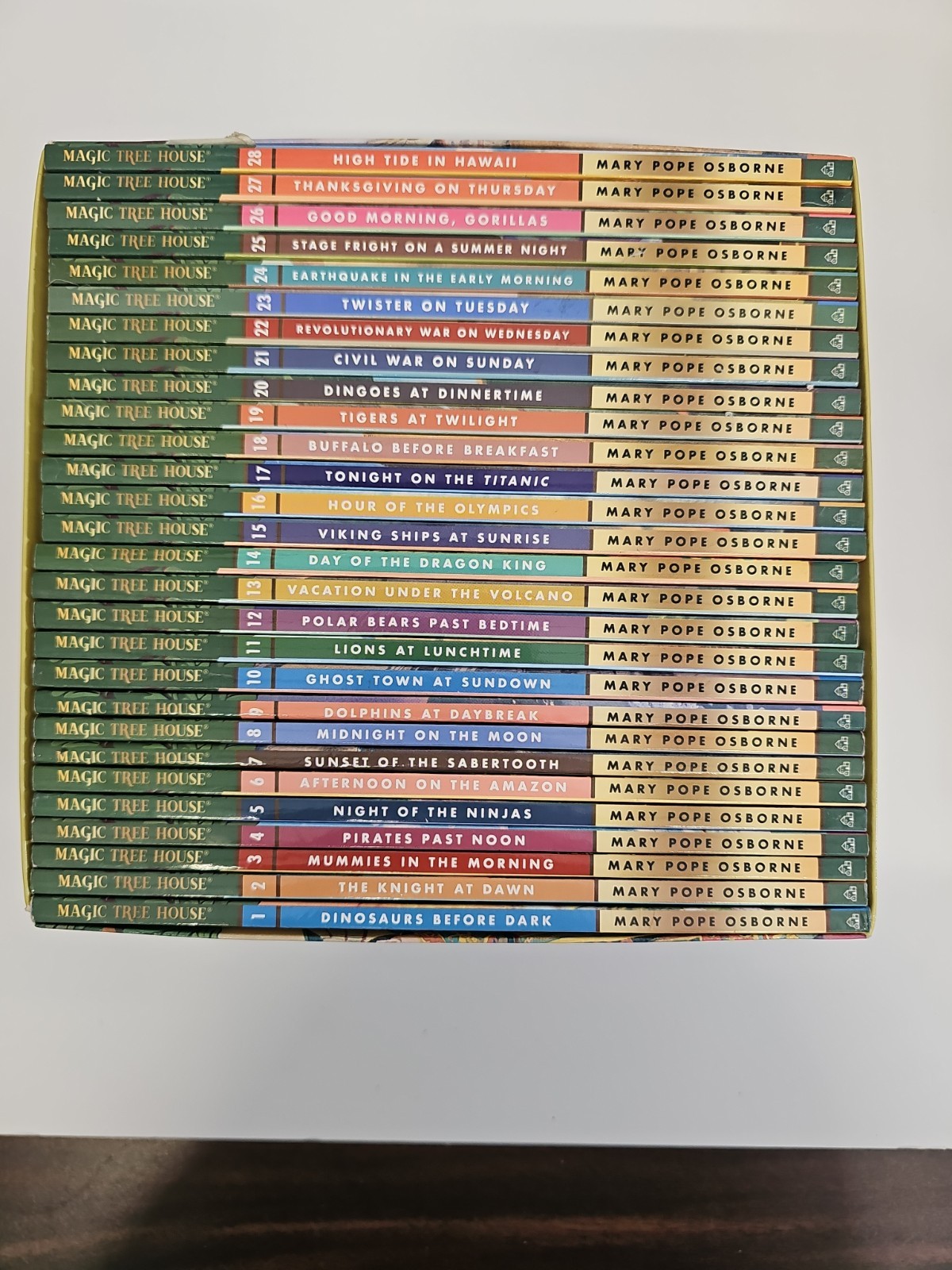 THE MAGIC TREE HOUSE Library: Books 1-28 (978-0375-84991-6) PB Box Set Complete