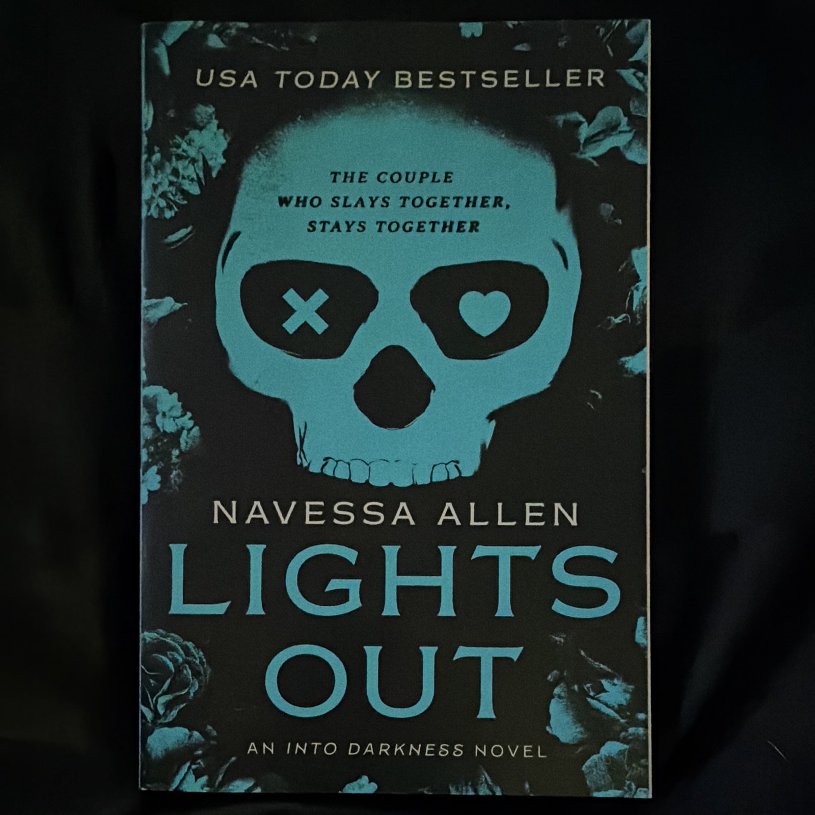 Navessa Allen Lights Out (Into Darkness Series) Trade Paperback 2024 Zando