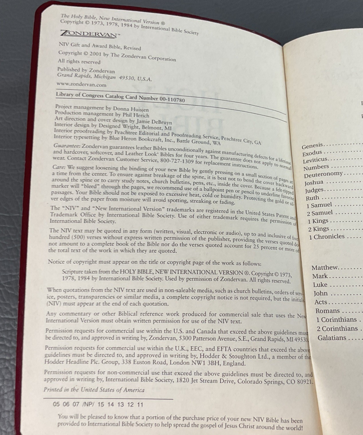 Holy Bible NIV With Helps Words of Christ in Red Letter Edition Zondervan