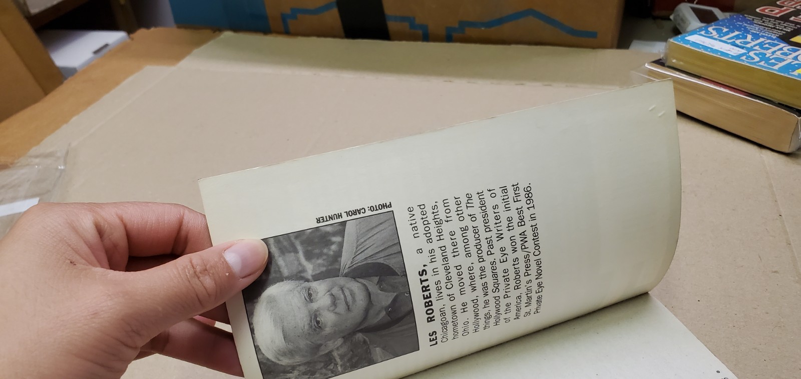 A Shoot in Cleveland By Les Roberts St. Martin’s Press 1999 Mystery Paperback