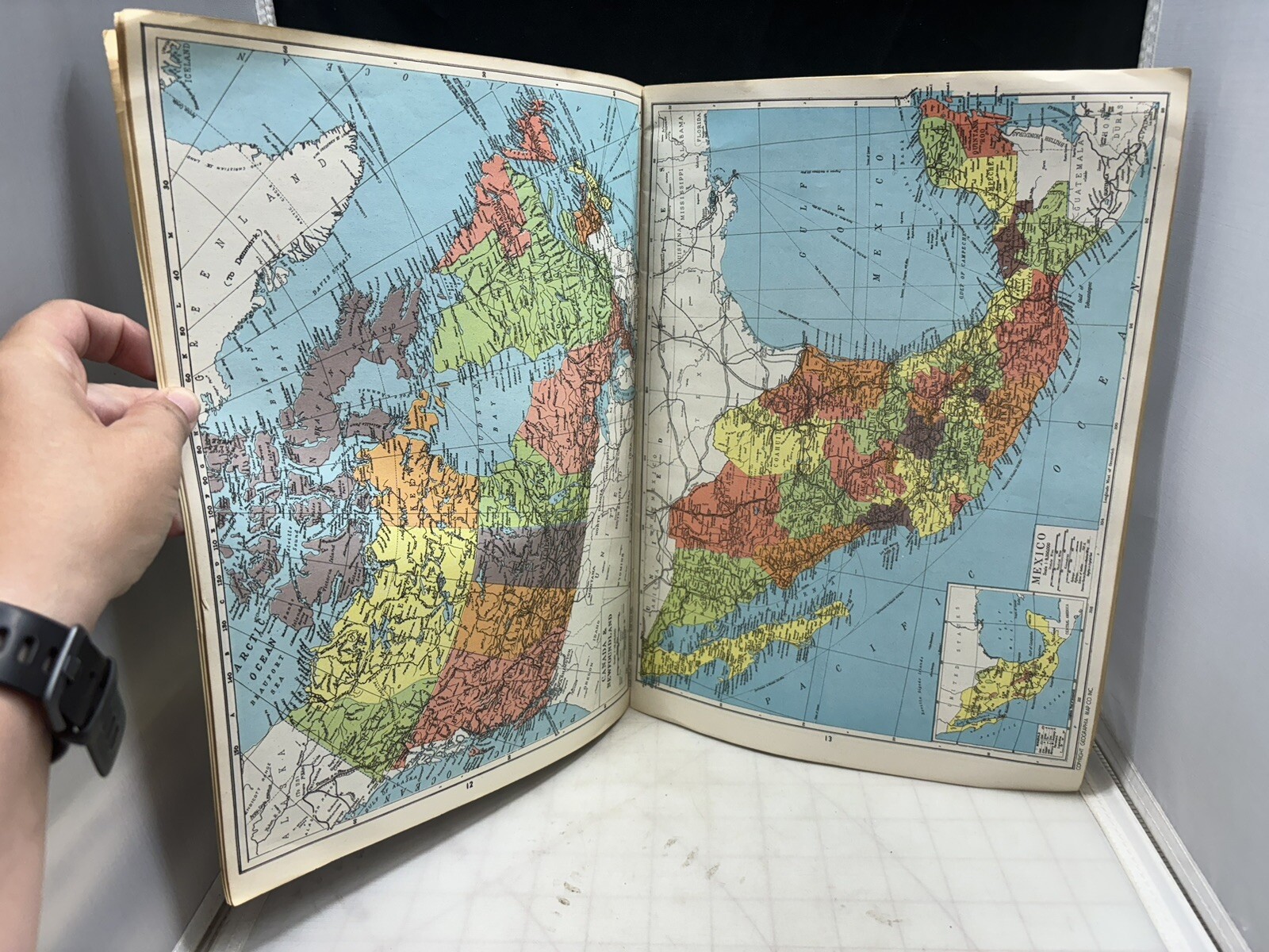 1962 Geographia World Atlas Newly Revised Edition 32 Pages Of Color Maps -MC1