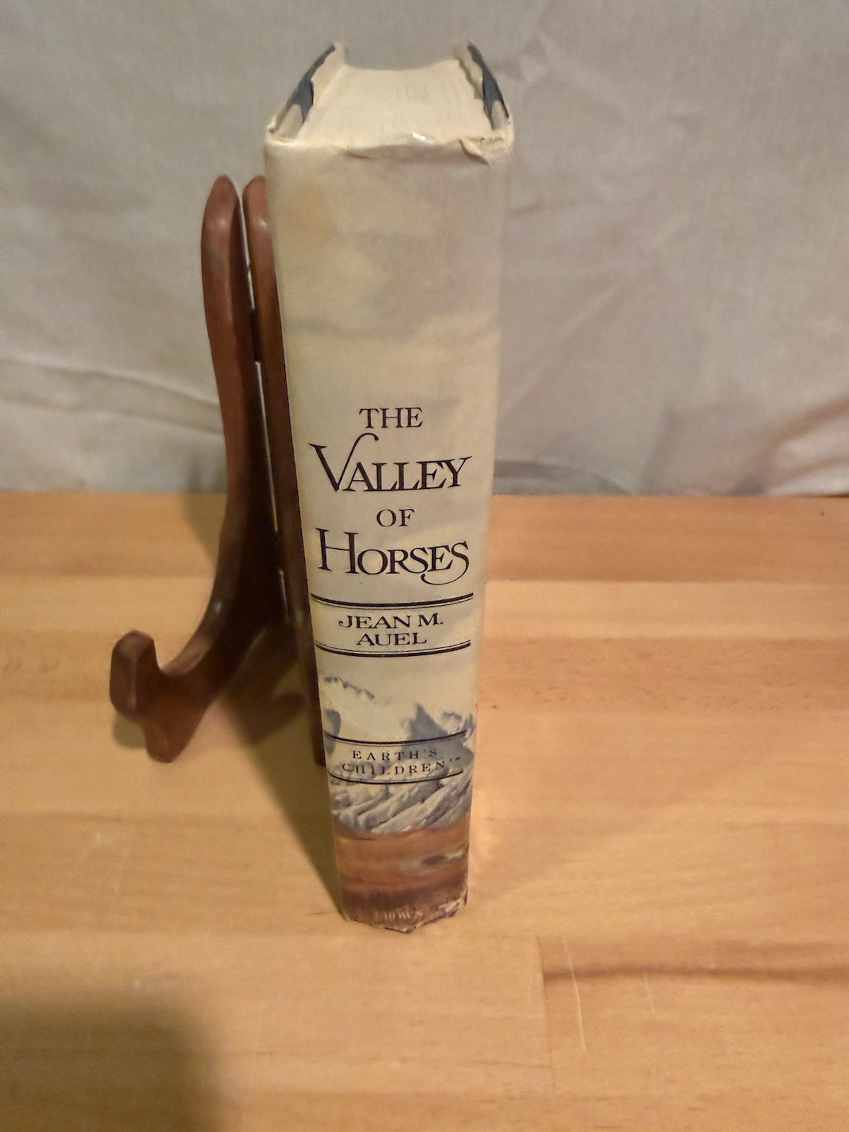 Earth’s Children Ser.: The Valley of Horses by Jean M. Auel (1982, Hardcover)