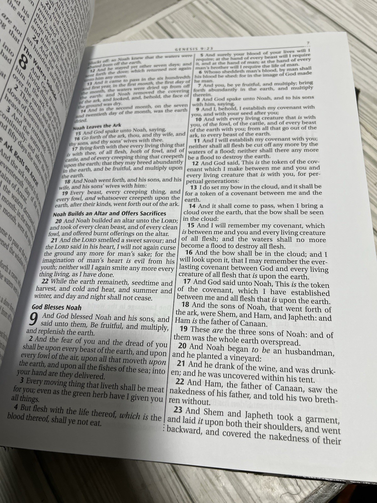 King James Version Edition Family Bible: Faux Leathe…