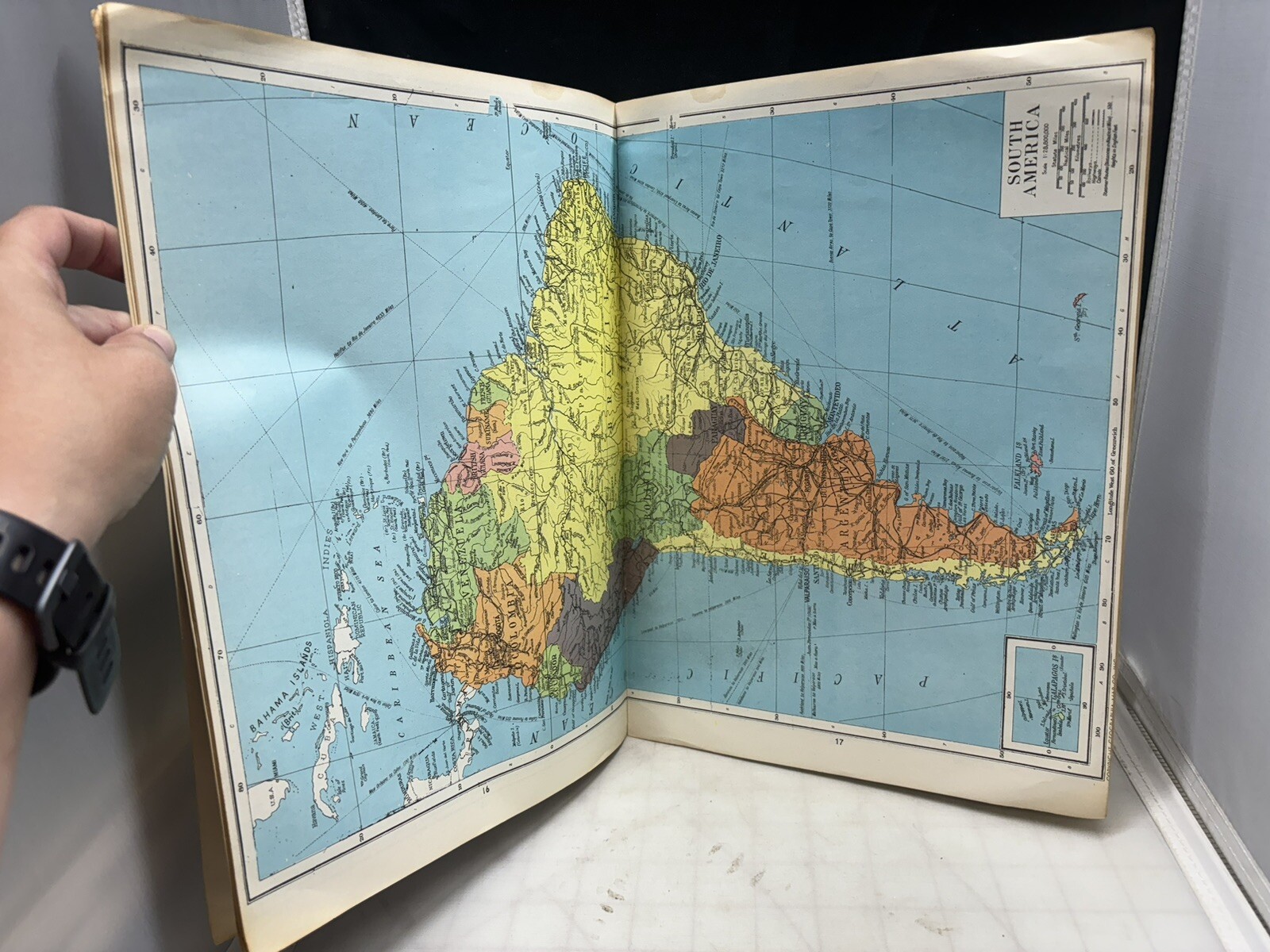 1962 Geographia World Atlas Newly Revised Edition 32 Pages Of Color Maps -MC1