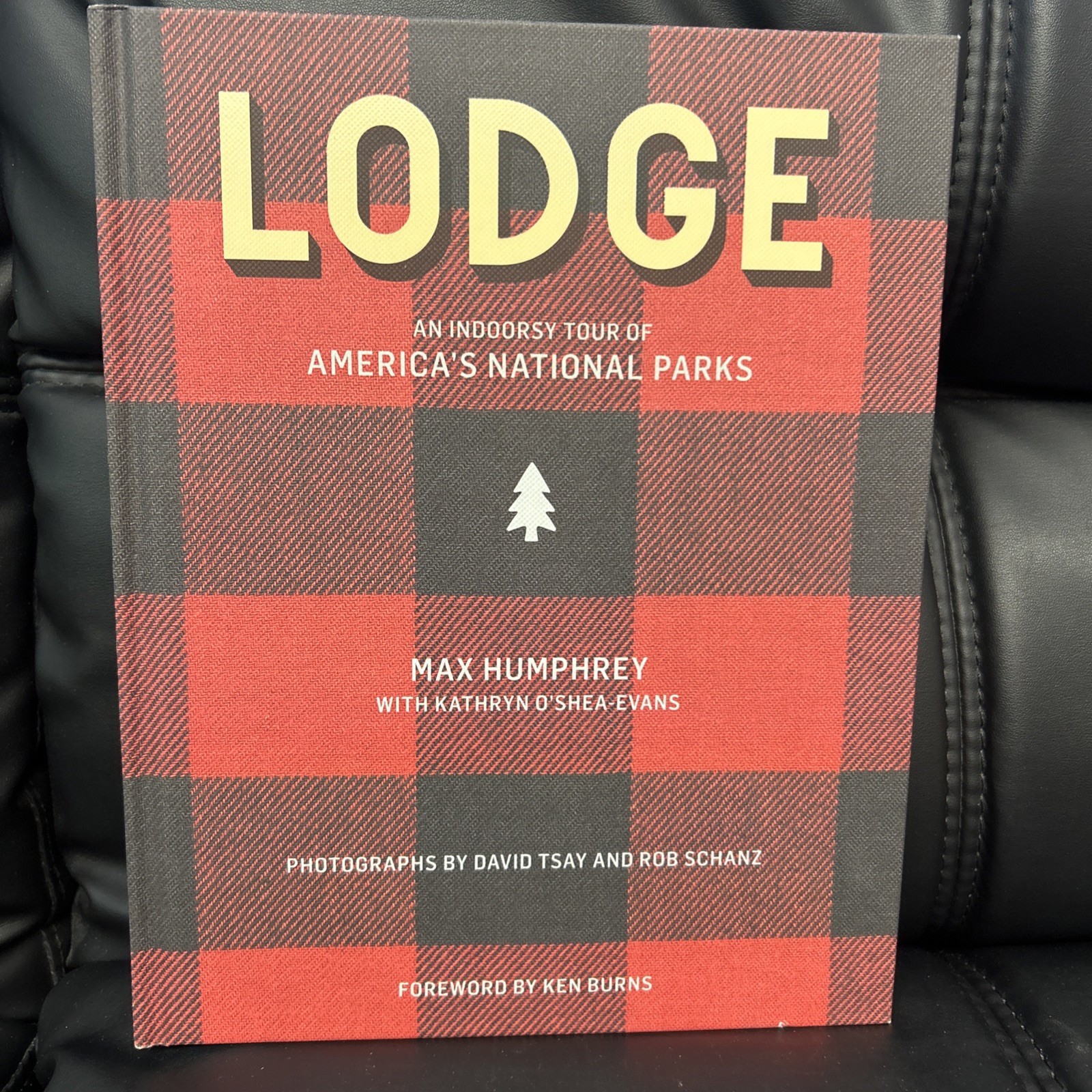 Lodge: An Indoorsy Tour of America’s – Hardcover, by Humphrey Max – VG